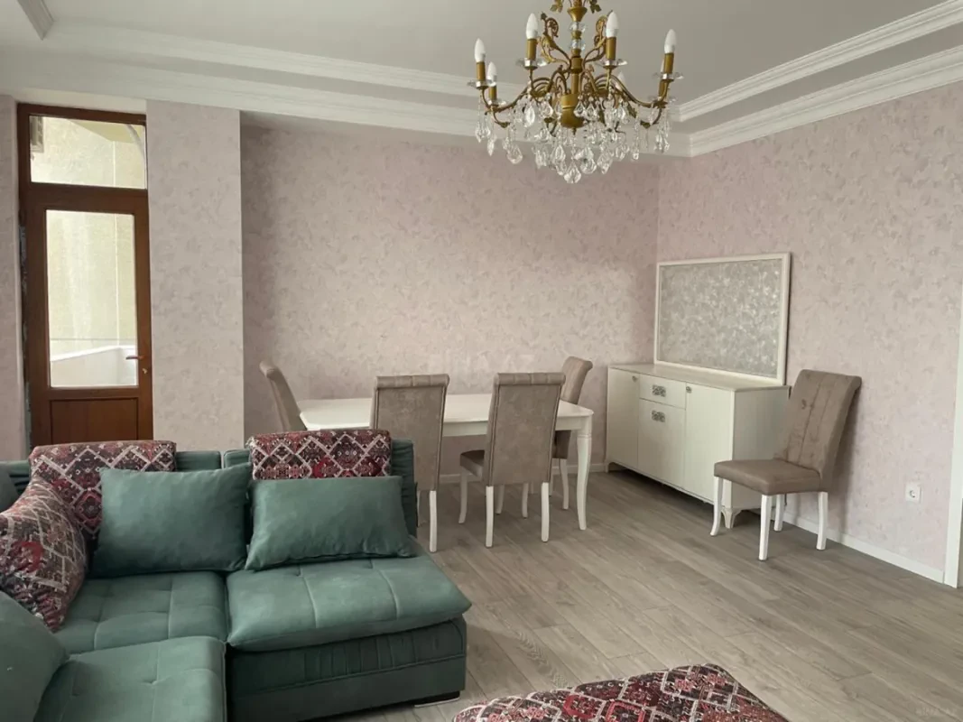 Kirayə verilir 4 otaqlı mənzil 175 m²