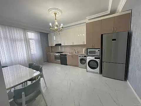 Kirayə verilir 4 otaqlı mənzil 175 m²