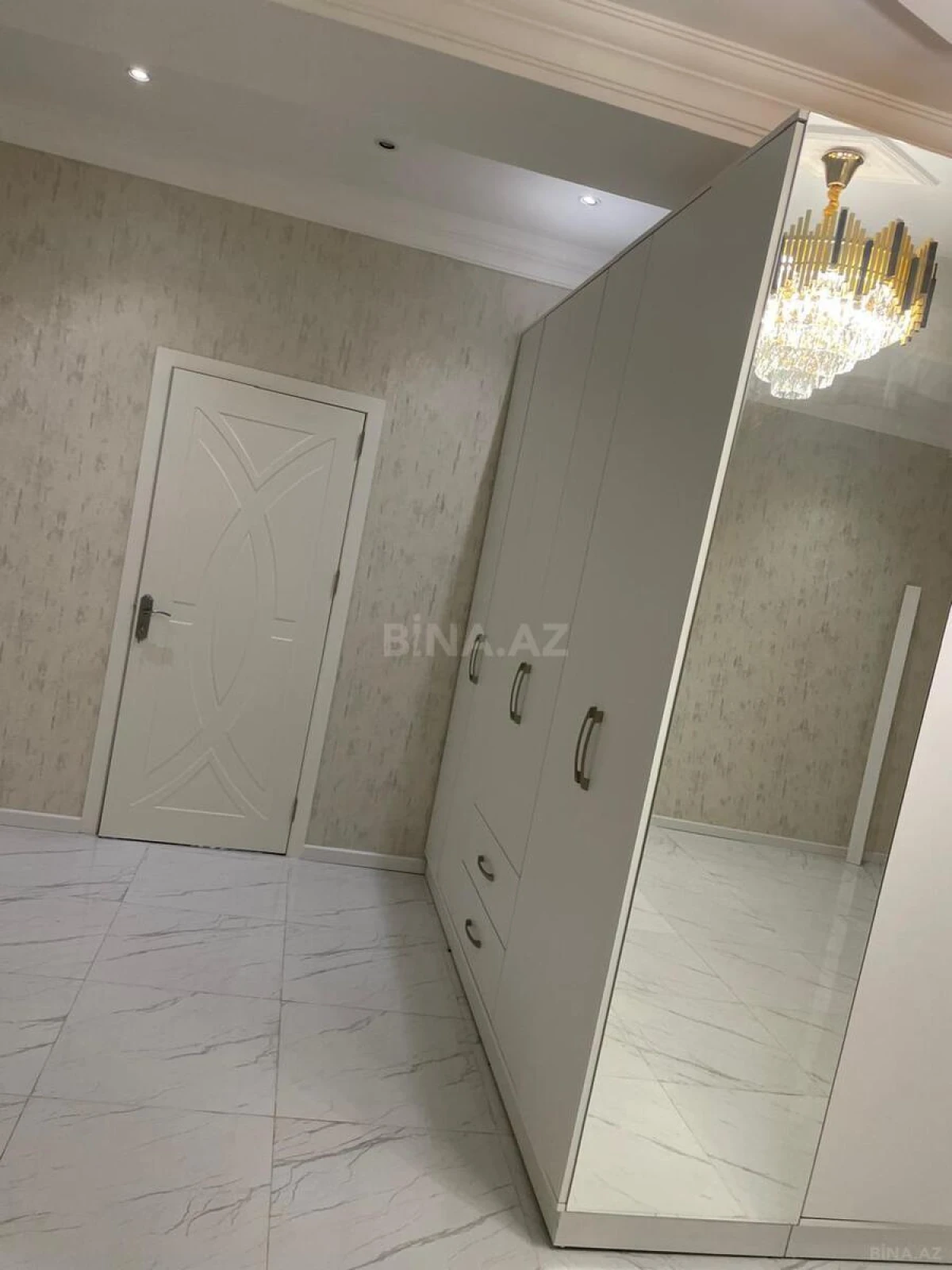Kirayə verilir 4 otaqlı mənzil 175 m²