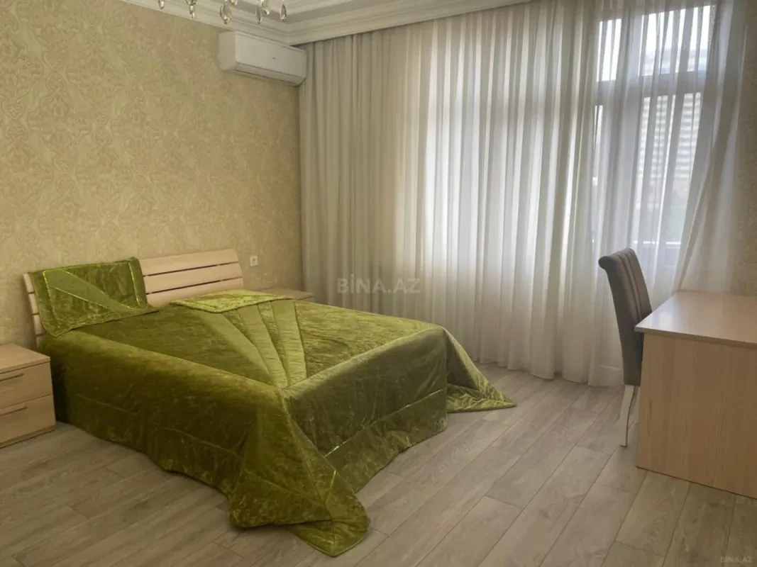 Kirayə verilir 4 otaqlı mənzil 175 m²