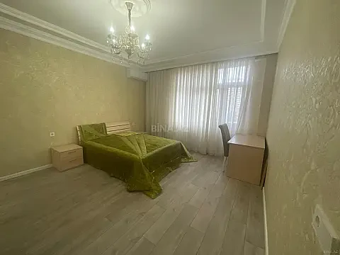 Kirayə verilir 4 otaqlı mənzil 175 m²