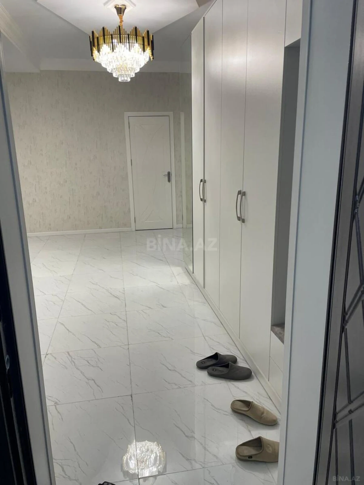 Kirayə verilir 4 otaqlı mənzil 175 m²