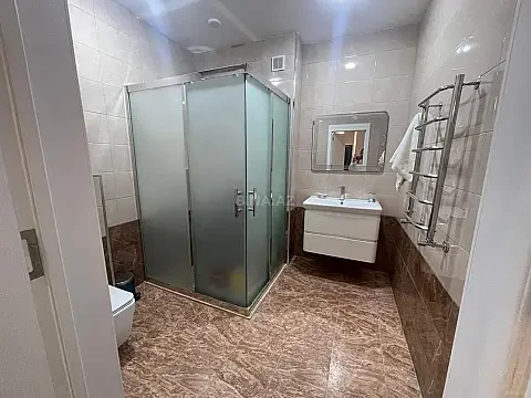 Kirayə verilir 4 otaqlı mənzil 175 m²