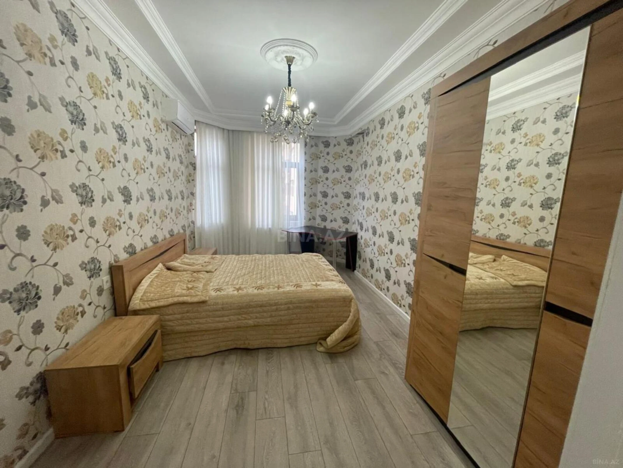 Kirayə verilir 4 otaqlı mənzil 175 m²