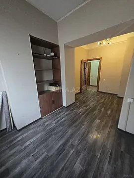 Kirayə verilir 4 otaqlı ofis 120 m²