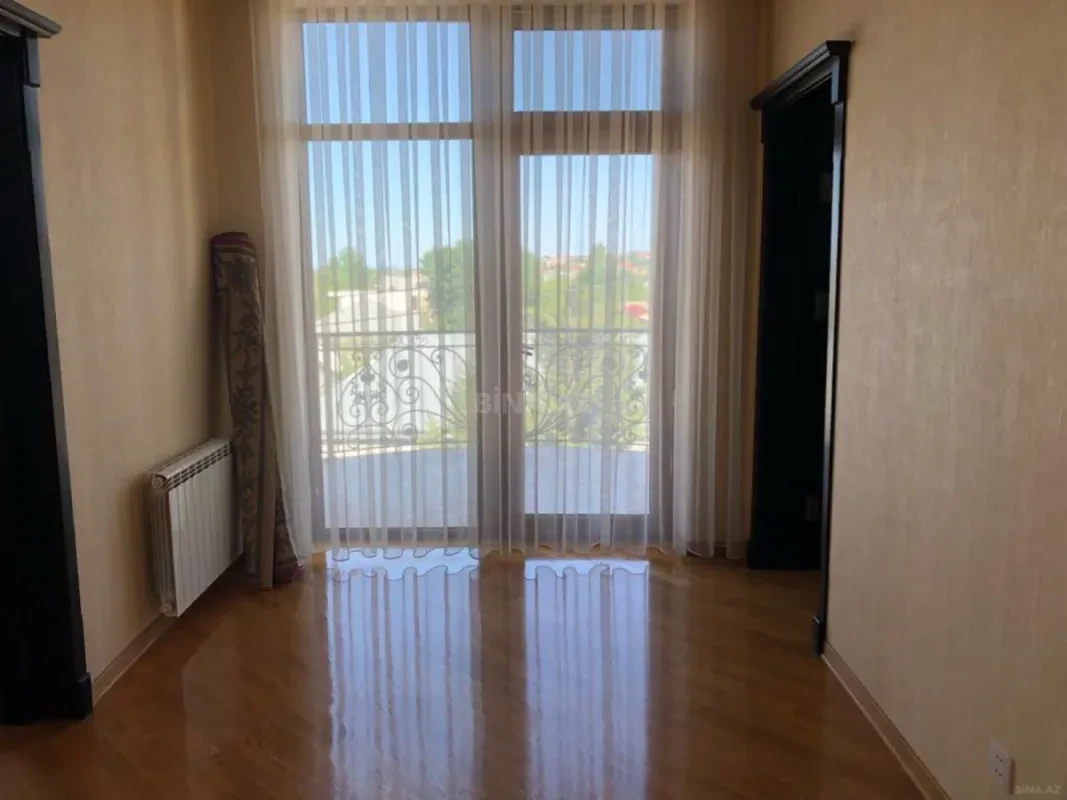 Kirayə verilir 7 otaqlı həyət evi 450 m²