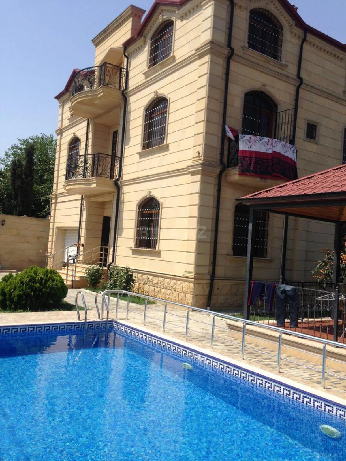 Kirayə verilir 7 otaqlı həyət evi 450 m²
