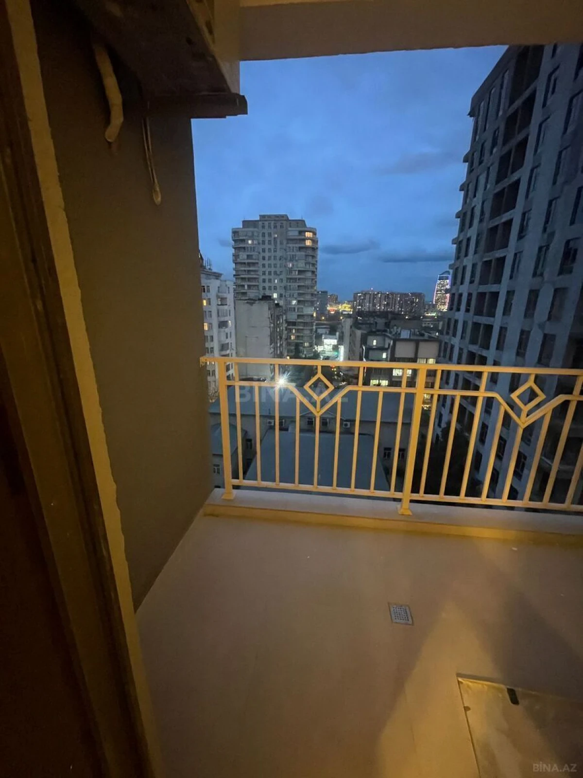 Kirayə verilir 3 otaqlı mənzil 138 m²