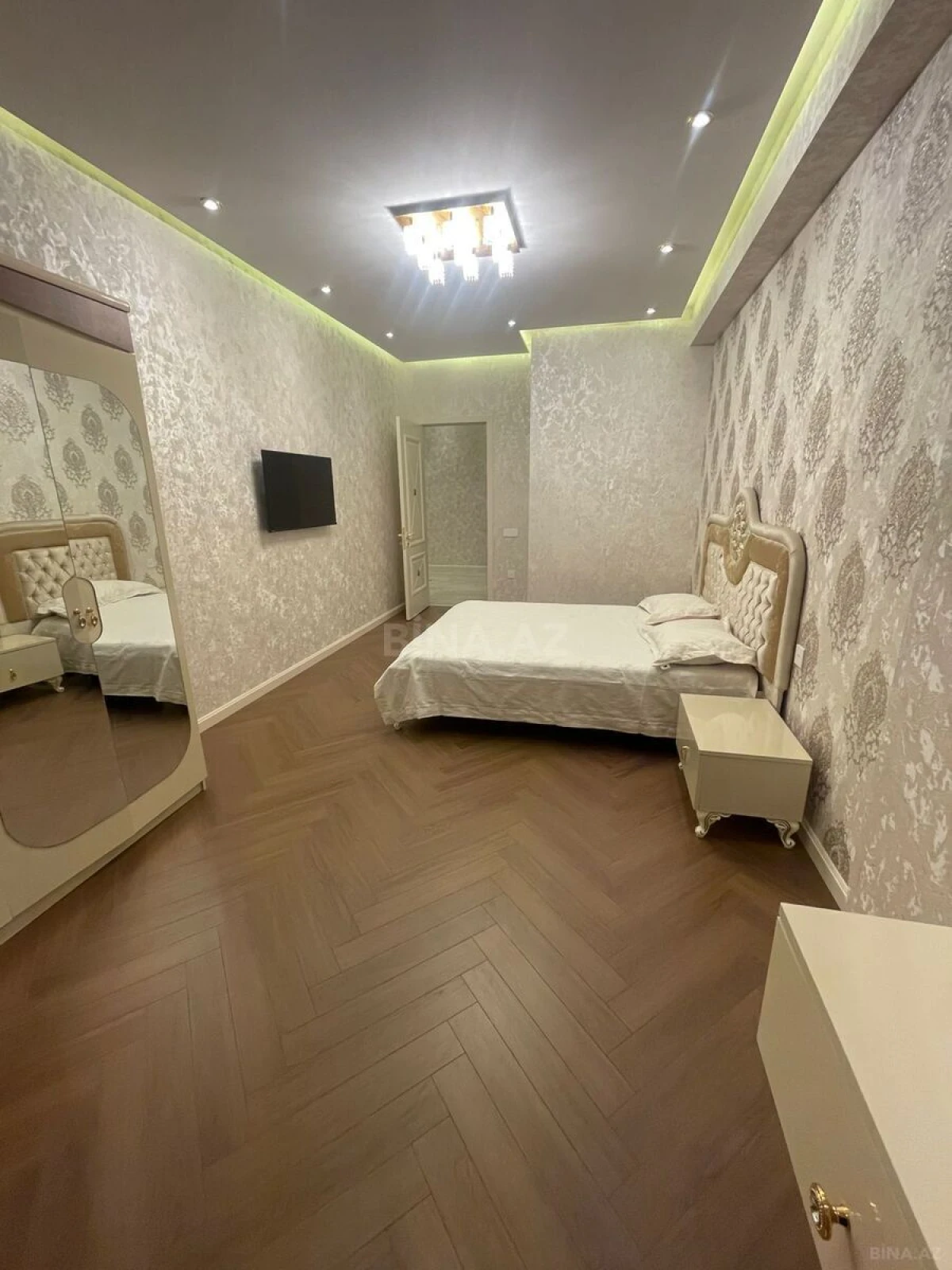 Kirayə verilir 3 otaqlı mənzil 138 m²