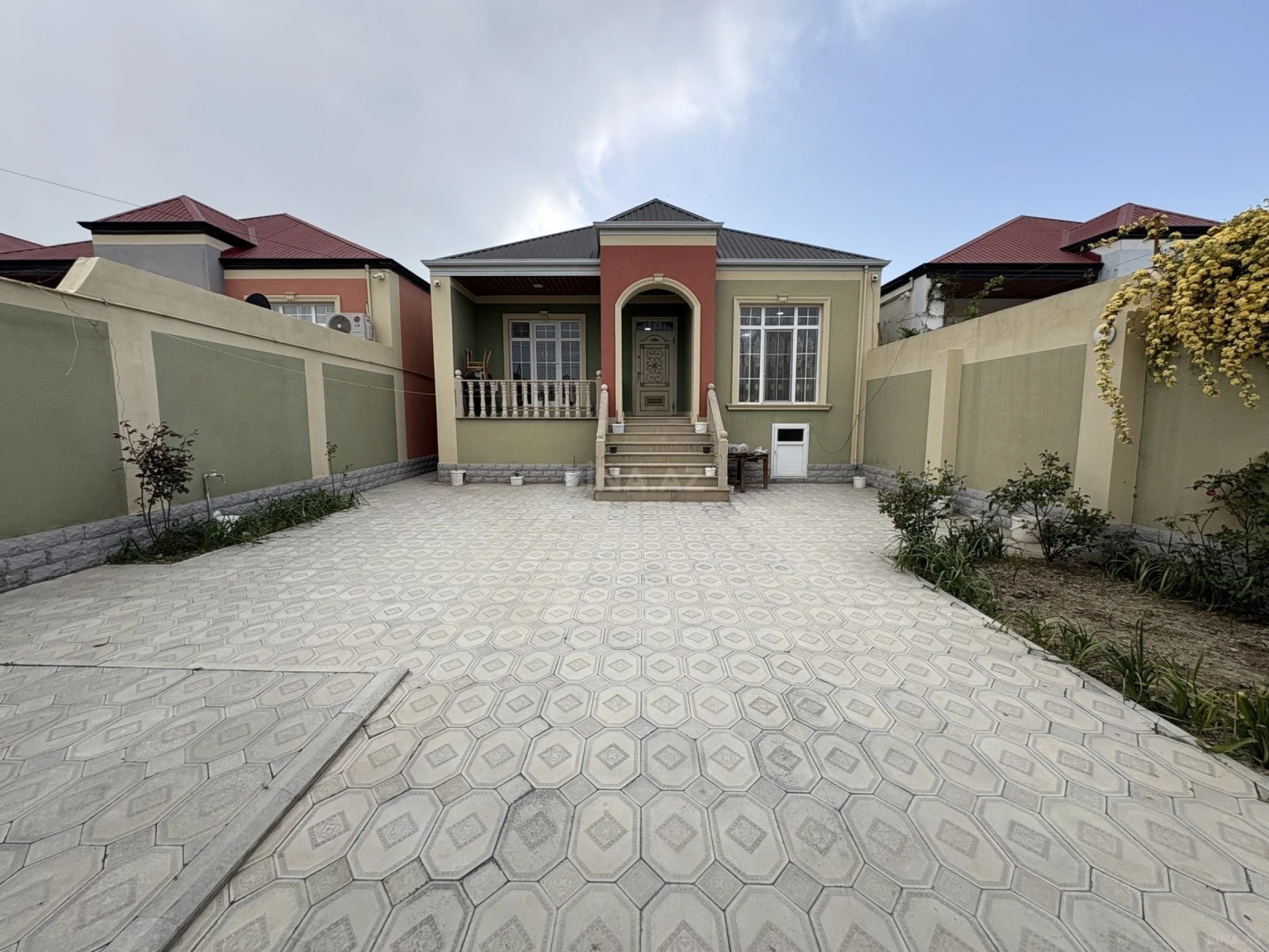Satılır 4 otaqlı həyət evi 110 m²