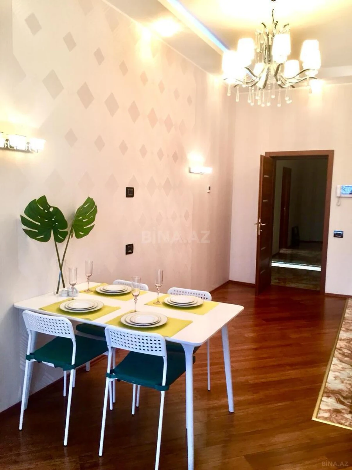 Kirayə verilir 4 otaqlı mənzil 220 m²