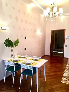 Kirayə verilir 4 otaqlı mənzil 220 m² — Bakı, Nizami 4 otaq 220.00 m²