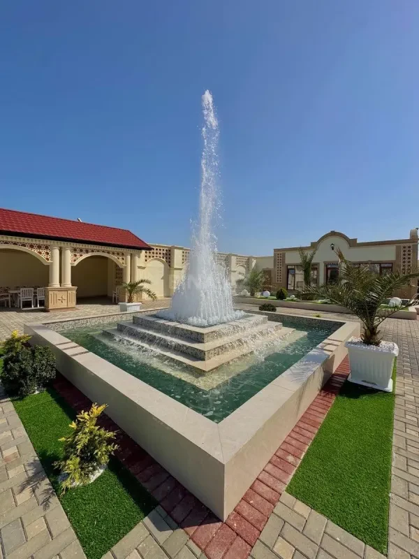 Satılır 5 otaqlı həyət evi 300 m²