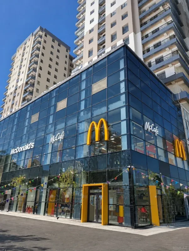 Satılır 4 otaqlı mənzil 245 m²
