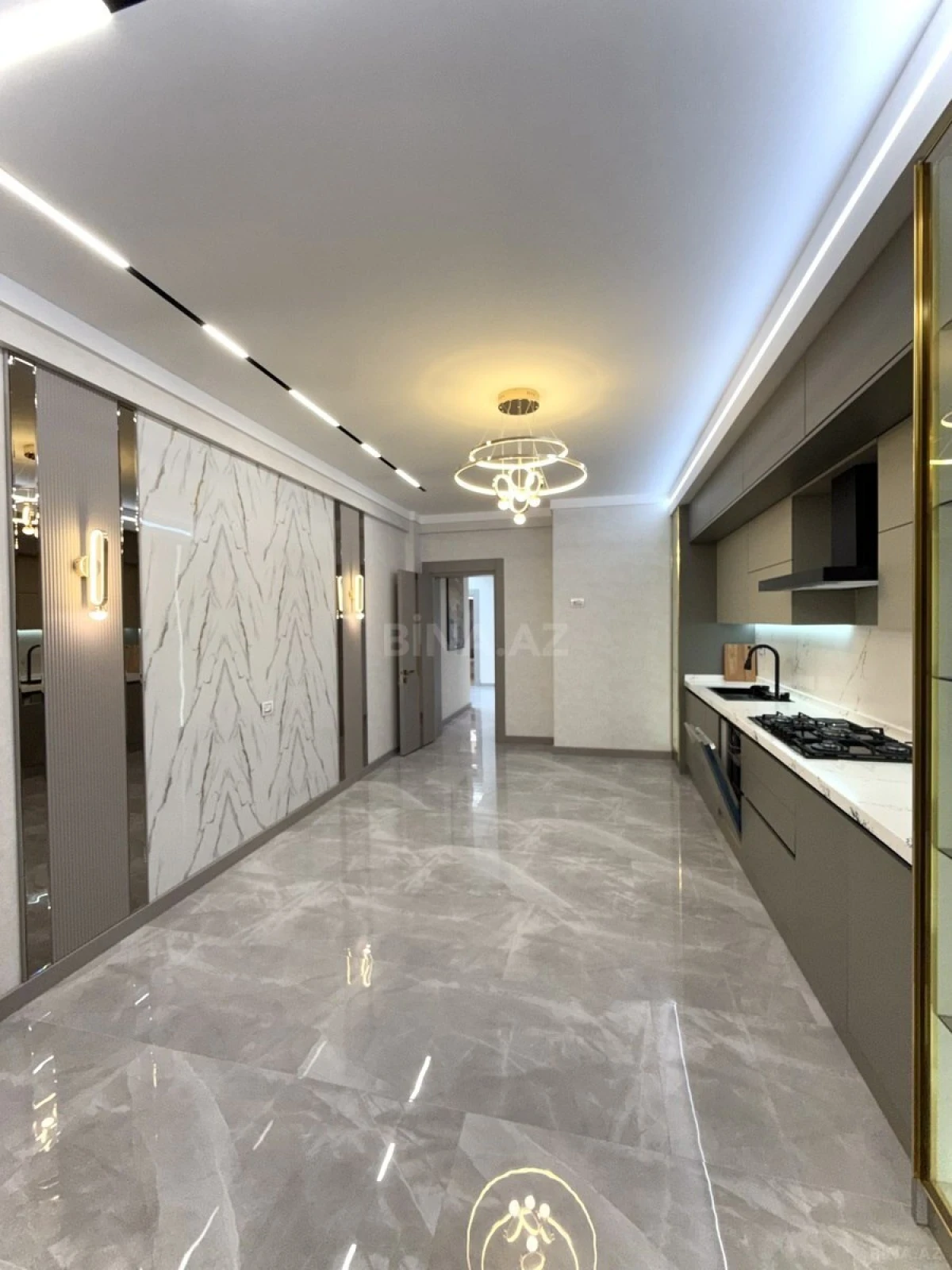 Satılır 4 otaqlı mənzil 245 m²