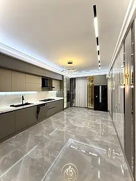 Satılır 4 otaqlı mənzil 245 m²