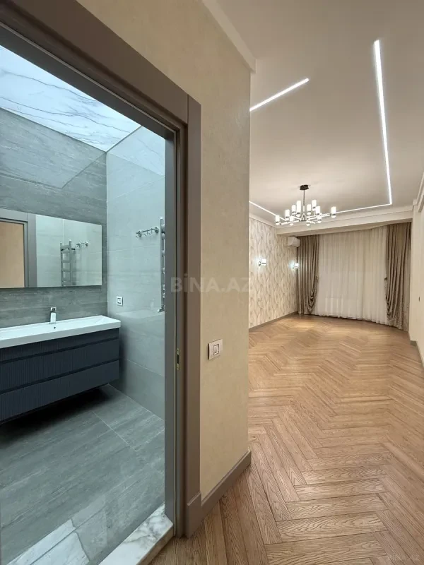 Satılır 4 otaqlı mənzil 245 m²