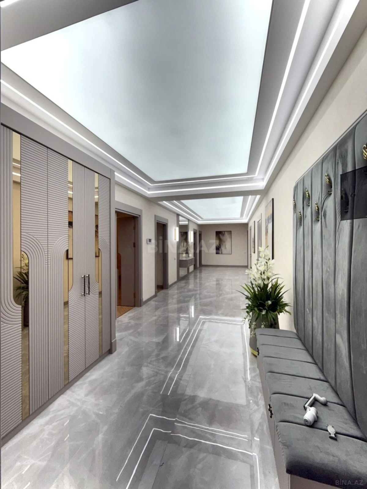 Satılır 4 otaqlı mənzil 245 m²