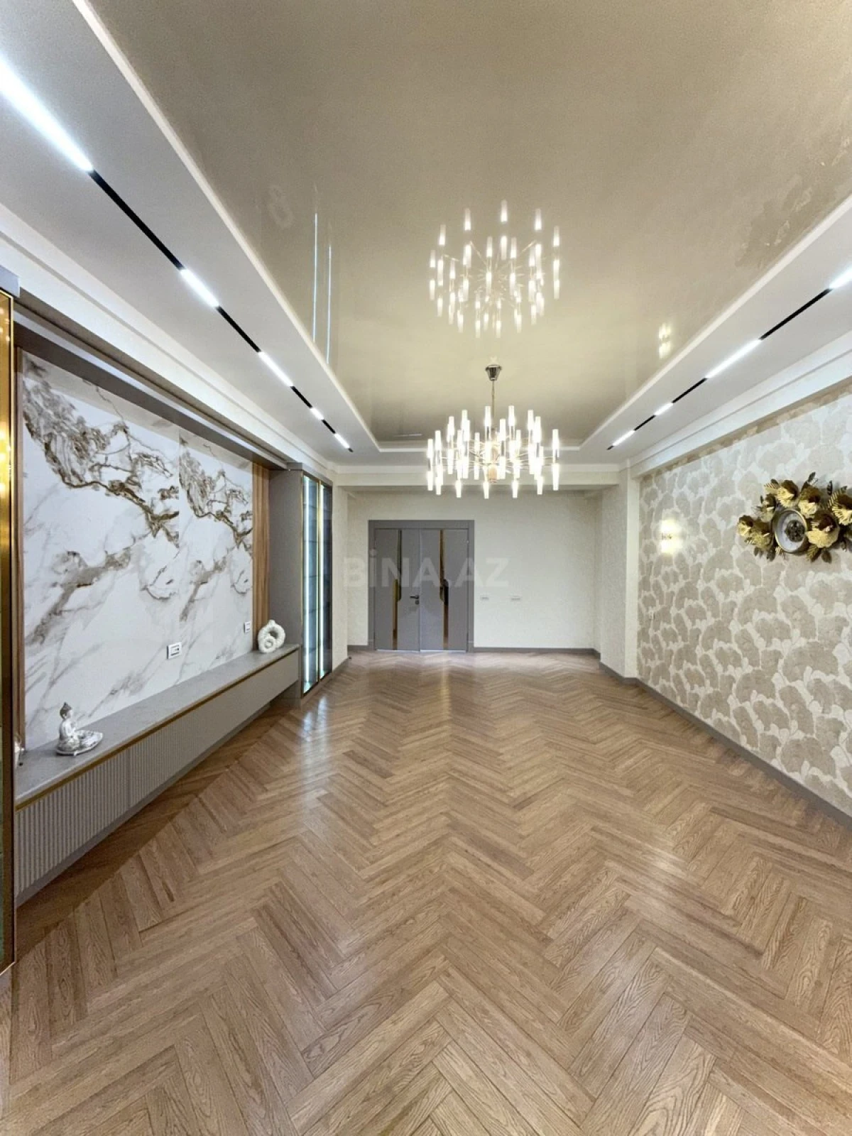 Satılır 4 otaqlı mənzil 245 m²