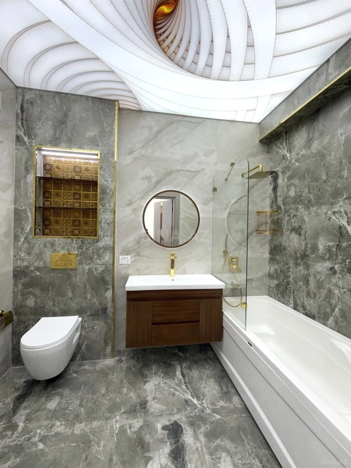 Satılır 4 otaqlı mənzil 245 m²