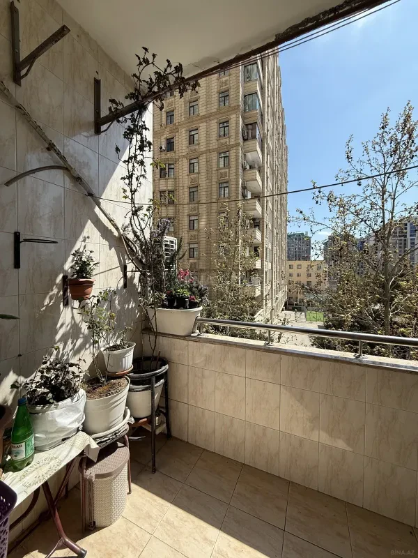 Satılır 4 otaqlı mənzil 195 m²