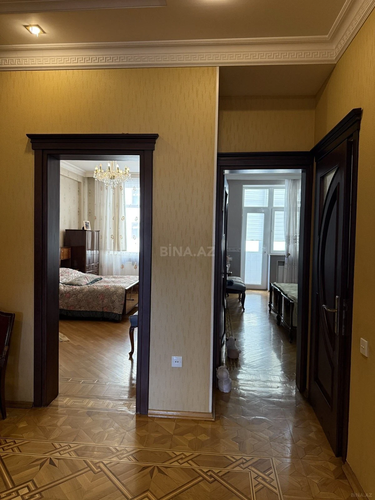 Satılır 4 otaqlı mənzil 195 m²