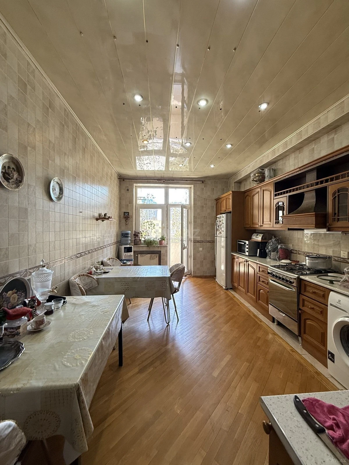 Satılır 4 otaqlı mənzil 195 m²