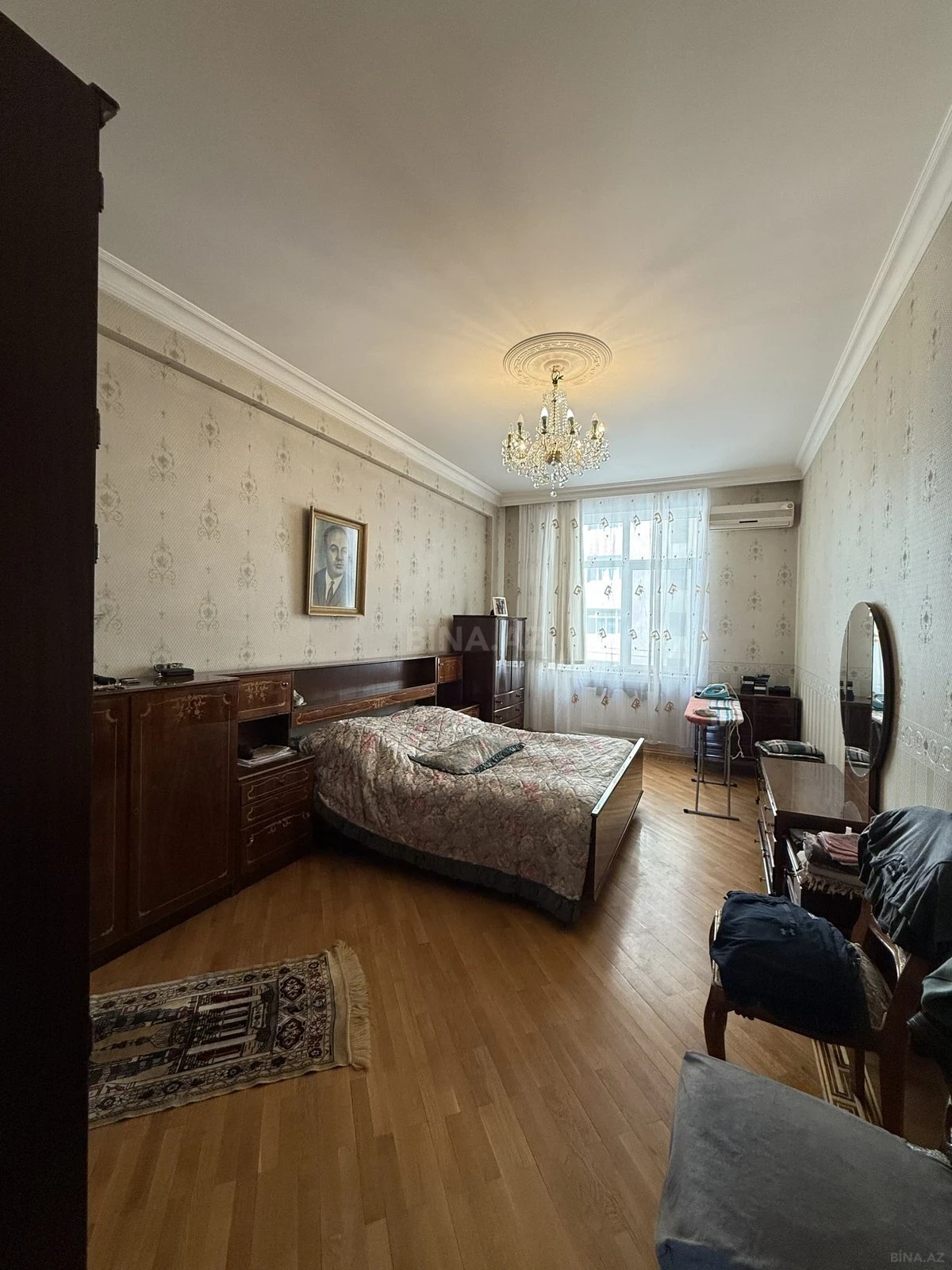 Satılır 4 otaqlı mənzil 195 m²