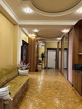 Satılır 4 otaqlı mənzil 195 m²