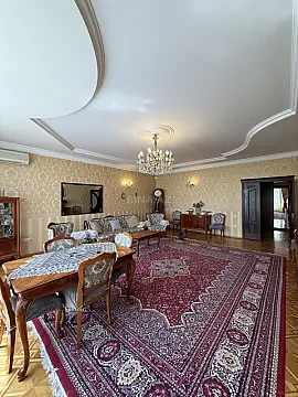 Satılır 4 otaqlı mənzil 195 m²