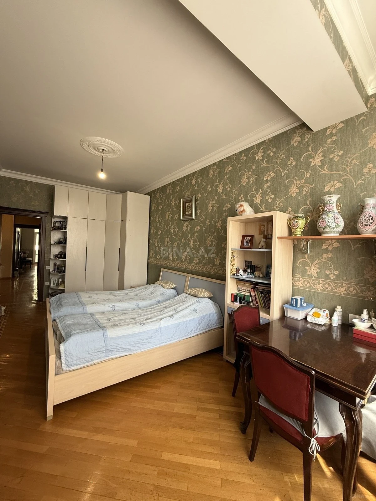 Satılır 4 otaqlı mənzil 195 m²