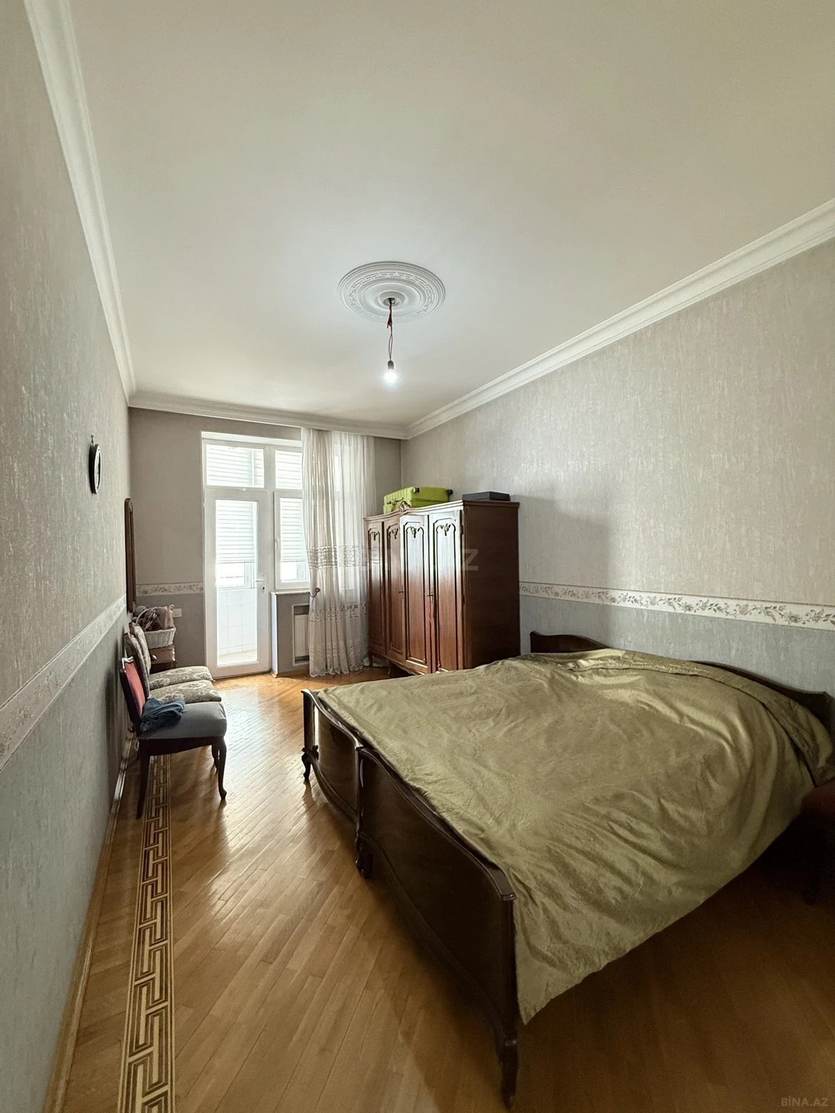 Satılır 4 otaqlı mənzil 195 m²
