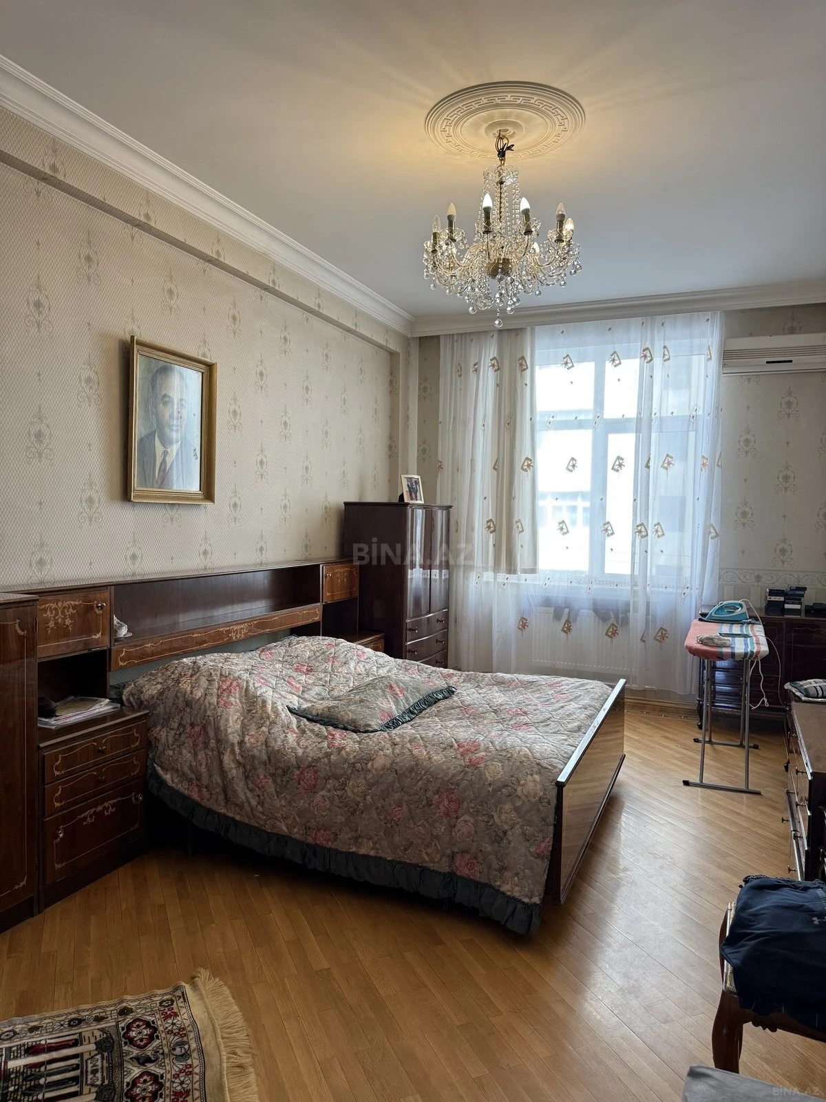 Satılır 4 otaqlı mənzil 195 m²