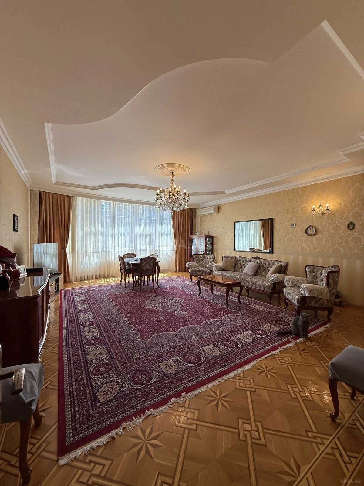 Satılır 4 otaqlı mənzil 195 m²