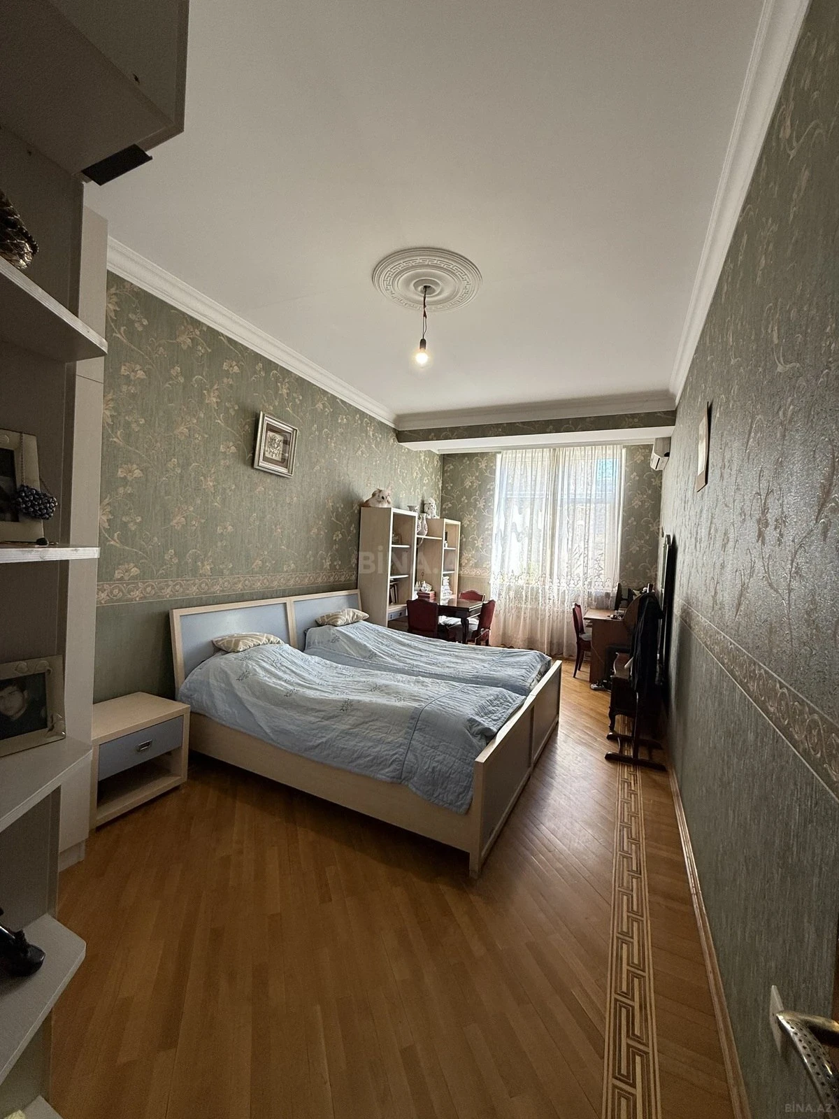 Satılır 4 otaqlı mənzil 195 m²