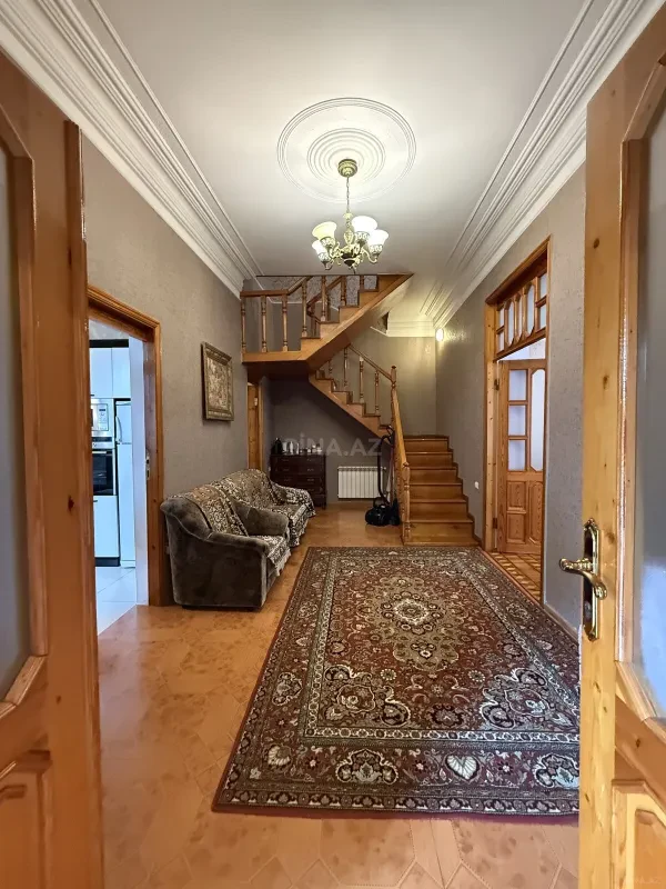 Satılır 5 otaqlı həyət evi 220 m²