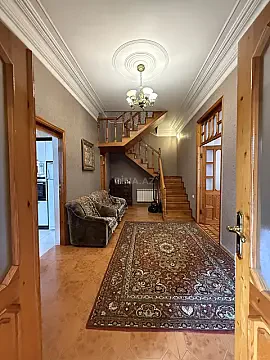 Satılır 5 otaqlı həyət evi 220 m²