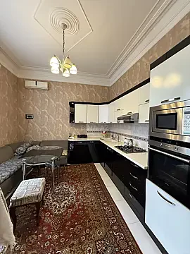 Satılır 5 otaqlı həyət evi 220 m²
