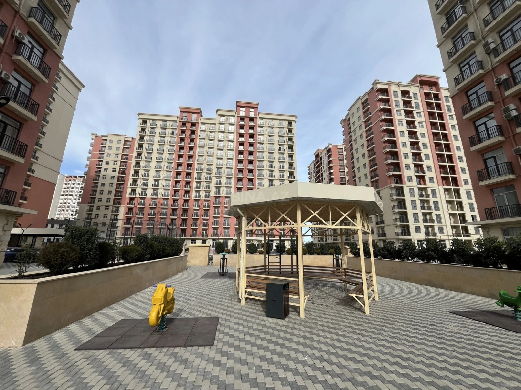 Satılır 2 otaqlı mənzil 67 m²