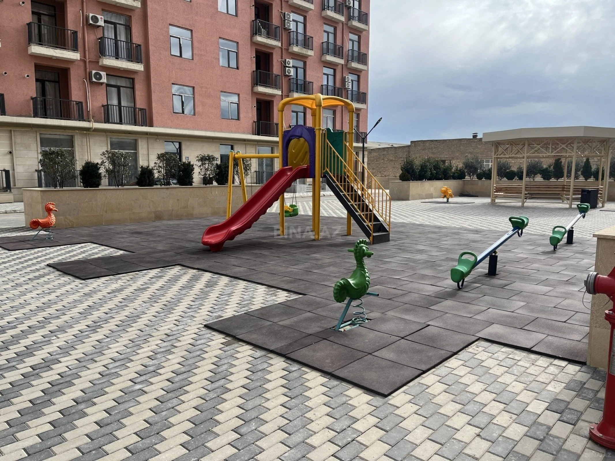 Satılır 2 otaqlı mənzil 67 m²