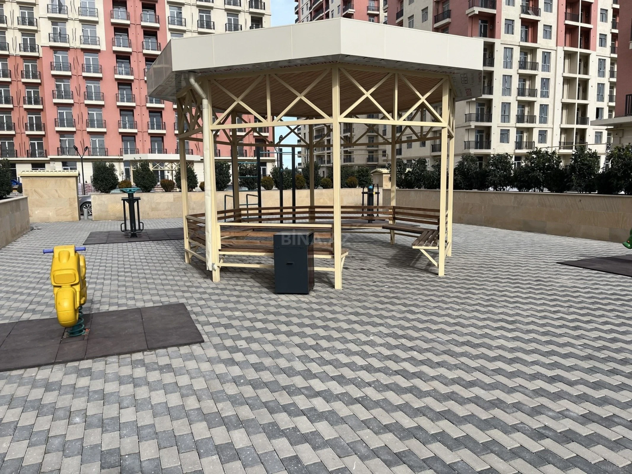 Satılır 2 otaqlı mənzil 67 m²