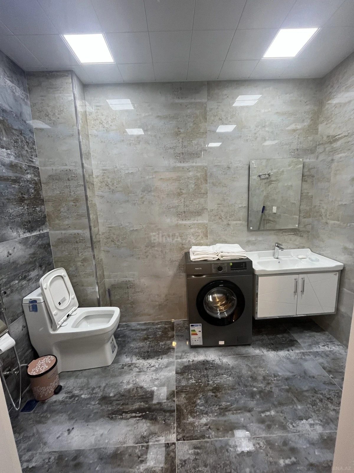 Satılır 2 otaqlı mənzil 67 m²