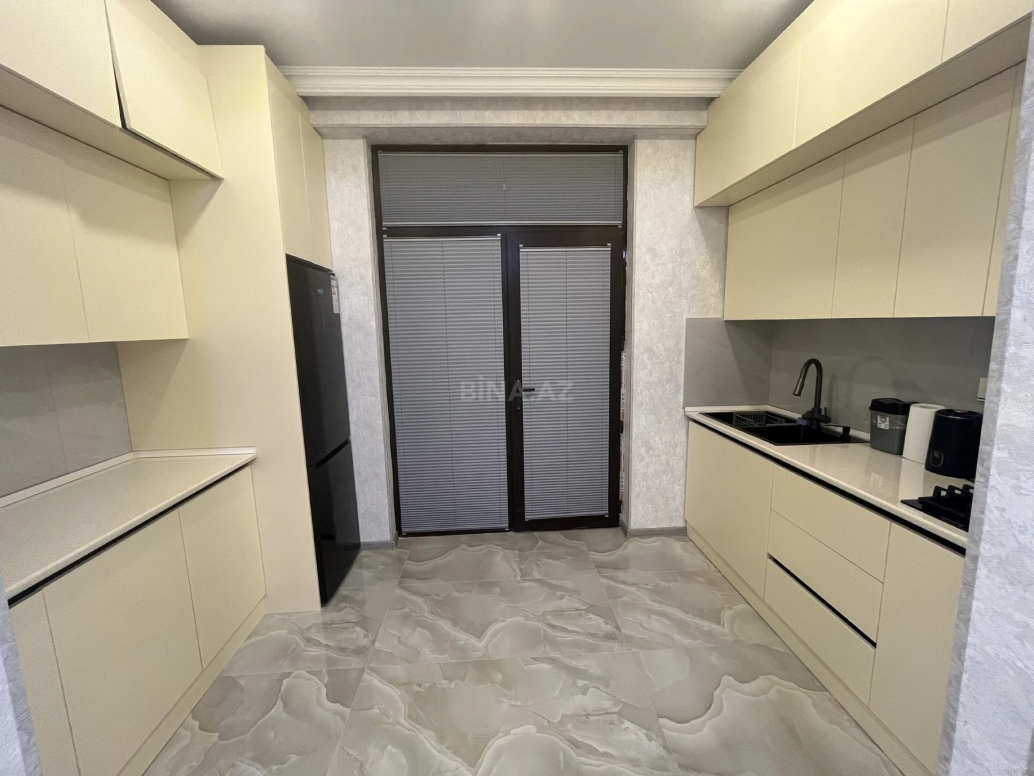 Satılır 2 otaqlı mənzil 67 m²