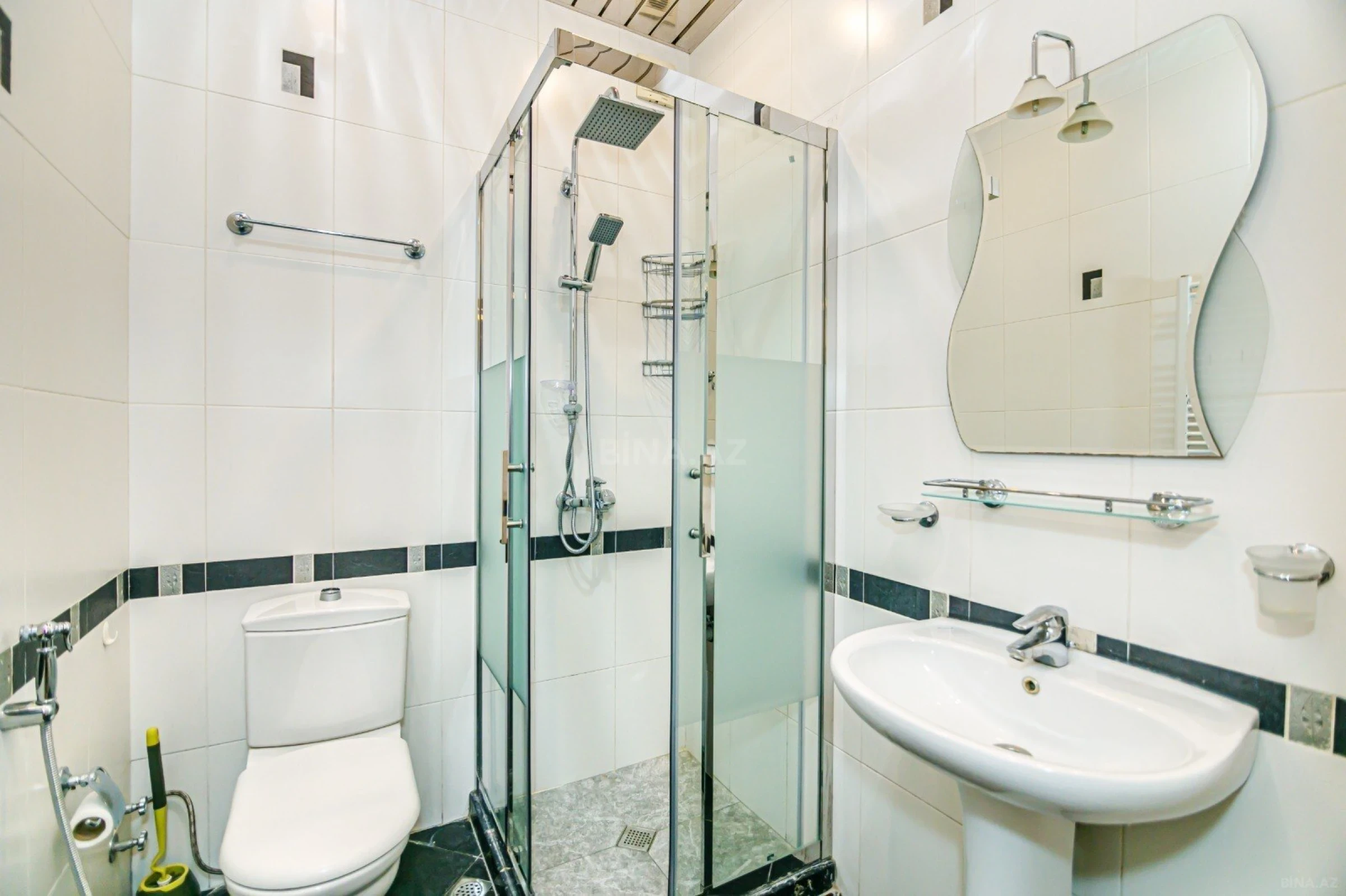 Kirayə verilir 3 otaqlı mənzil 150 m²