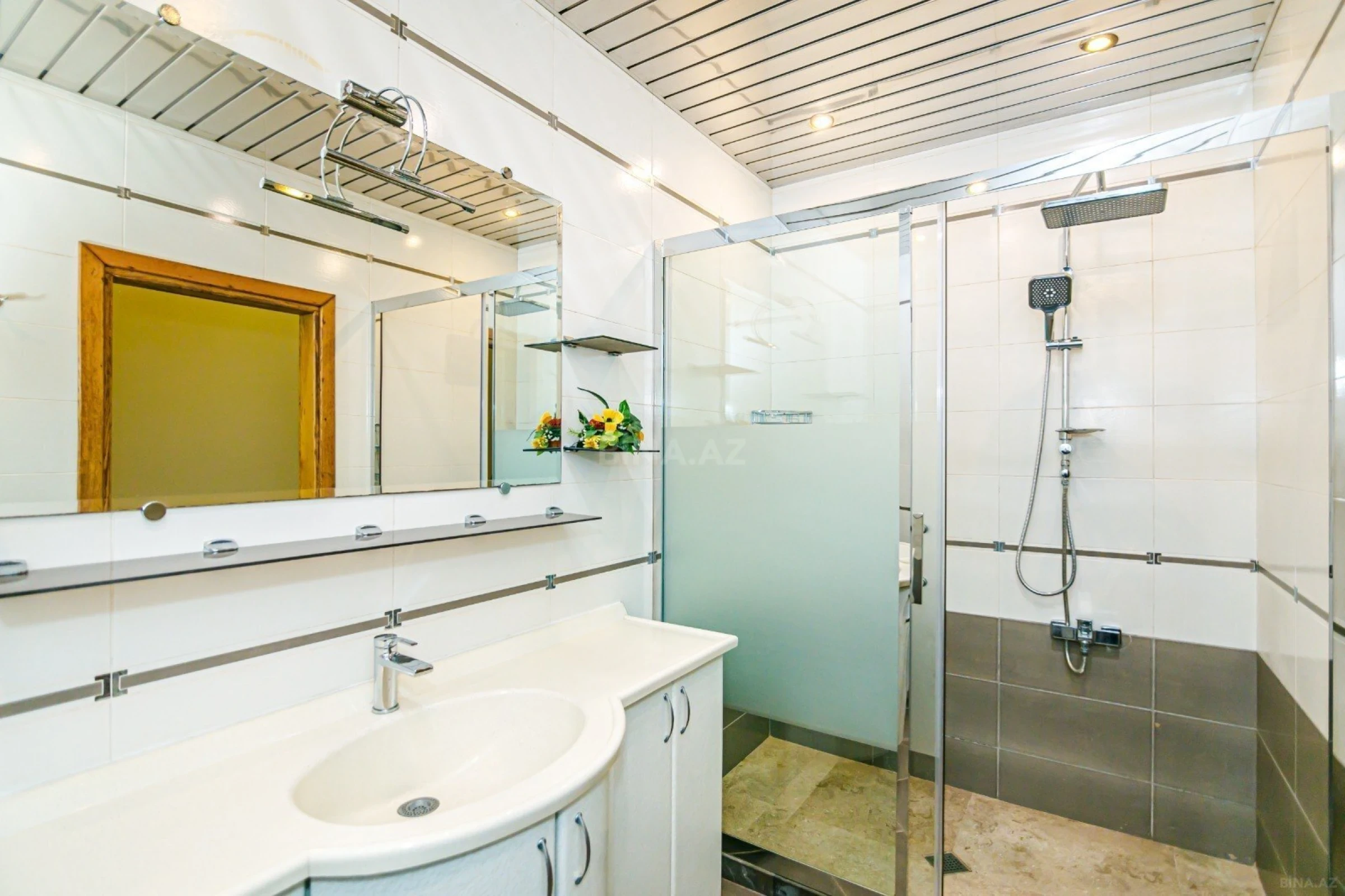 Kirayə verilir 3 otaqlı mənzil 150 m²