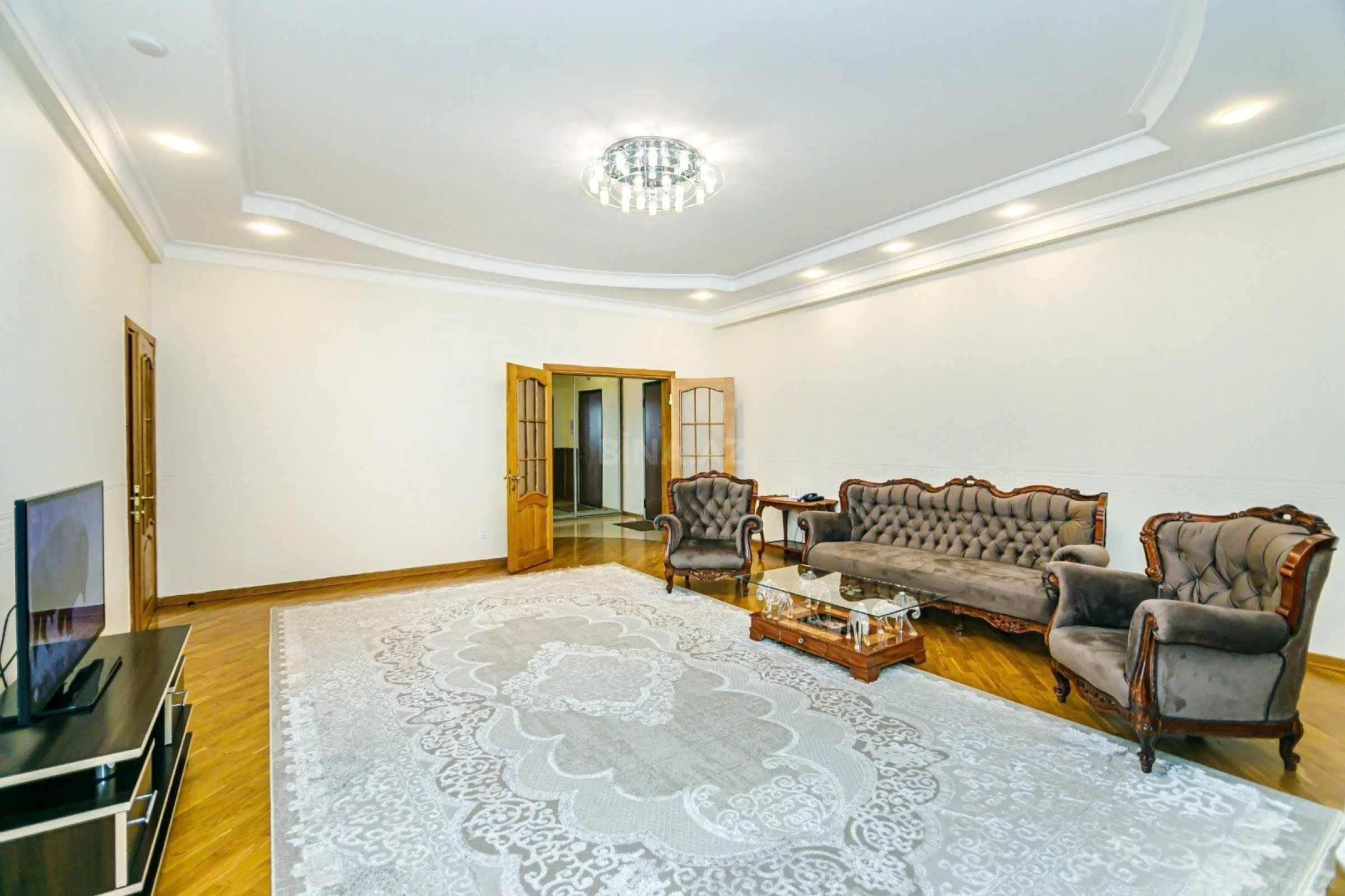 Kirayə verilir 3 otaqlı mənzil 150 m²