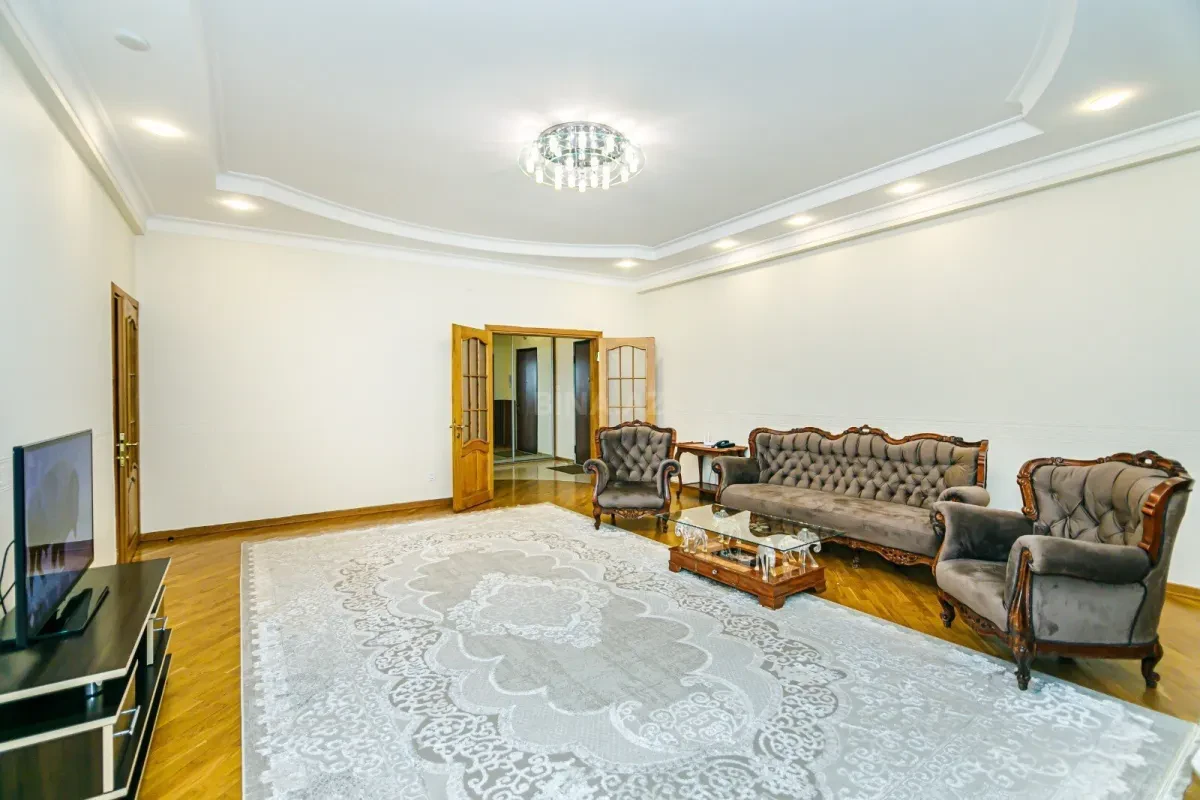 Kirayə verilir 3 otaqlı mənzil 150 m²