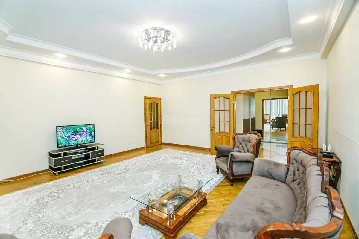 Kirayə verilir 3 otaqlı mənzil 150 m²