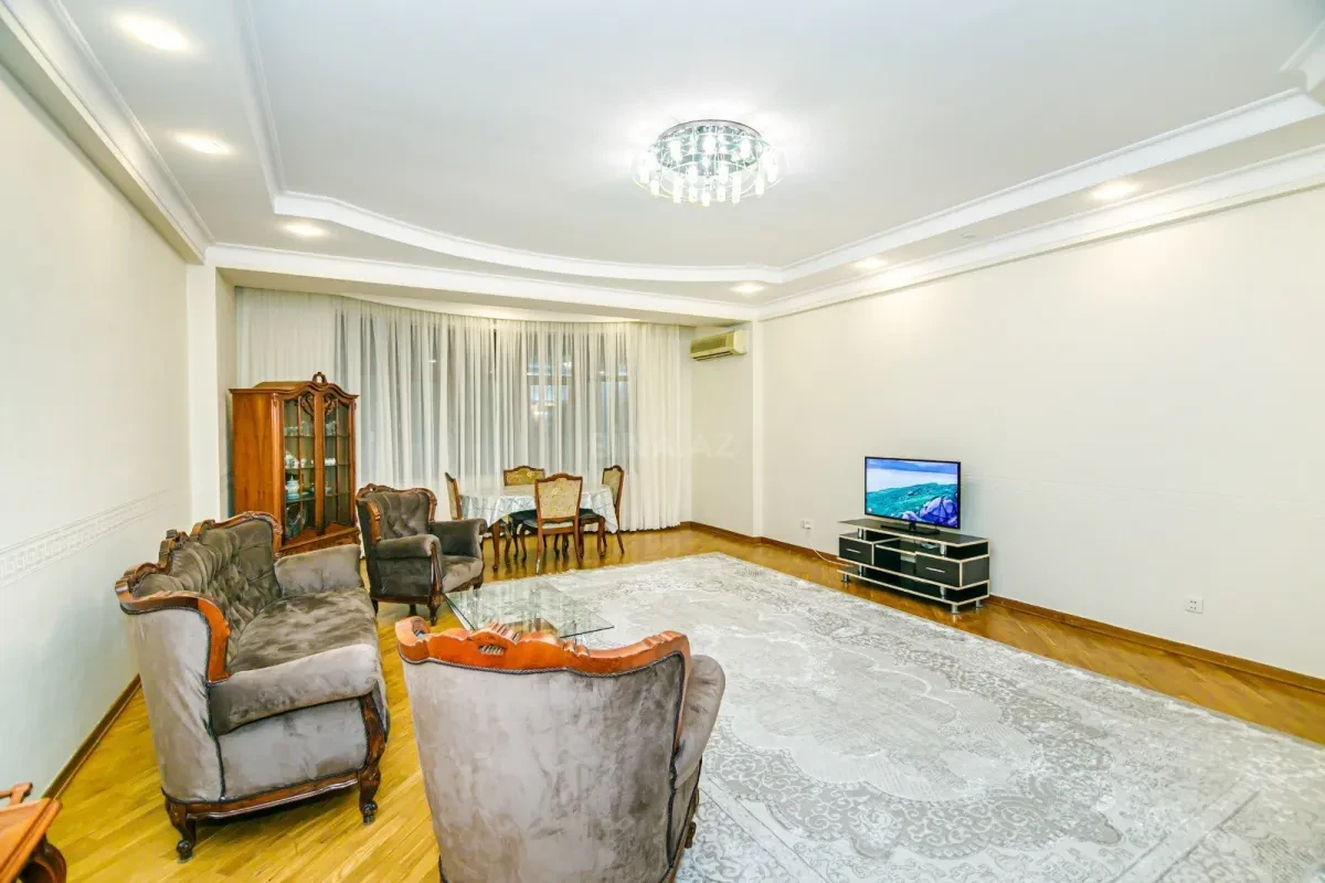 Kirayə verilir 3 otaqlı mənzil 150 m²