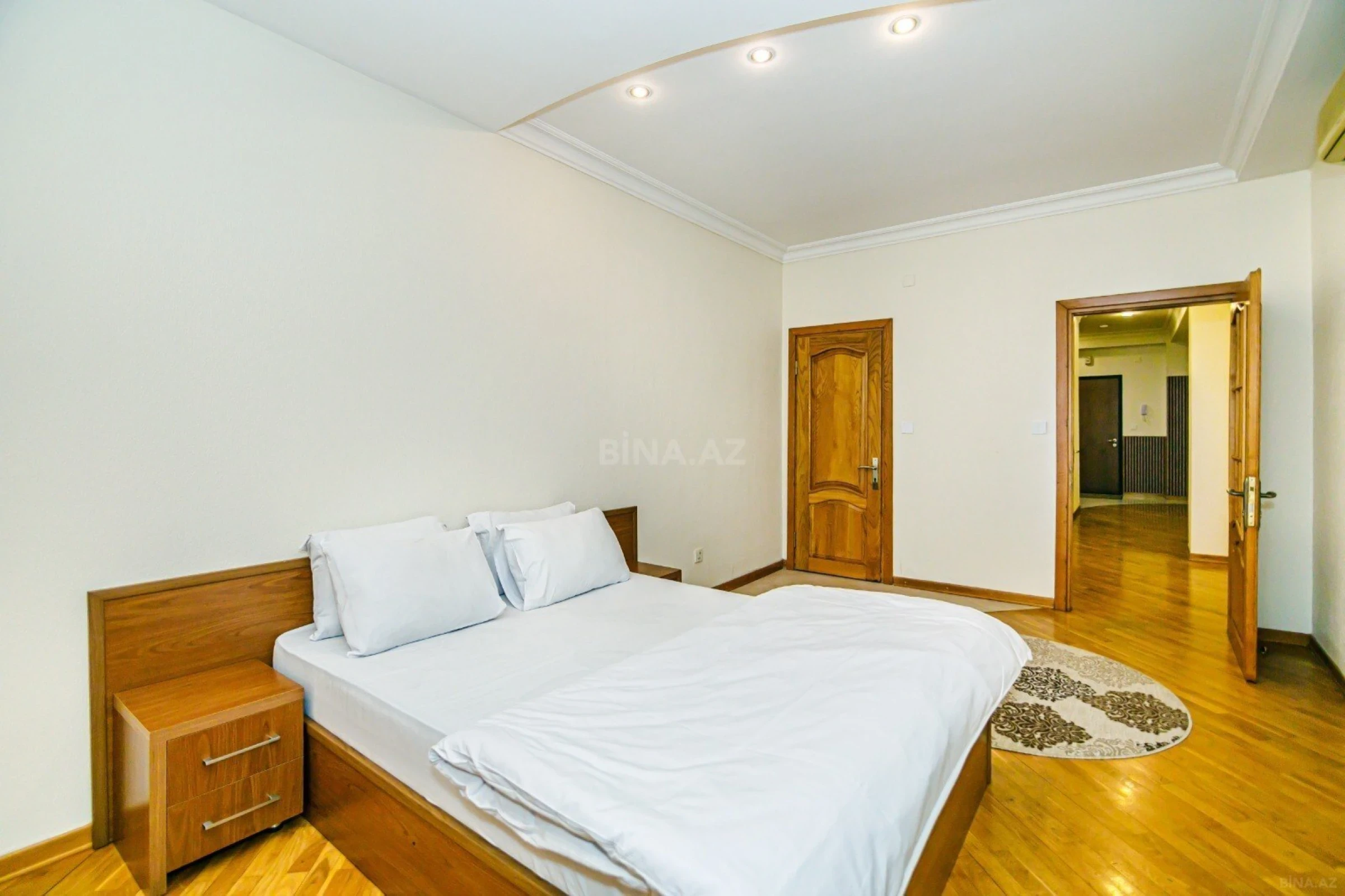 Kirayə verilir 3 otaqlı mənzil 150 m²